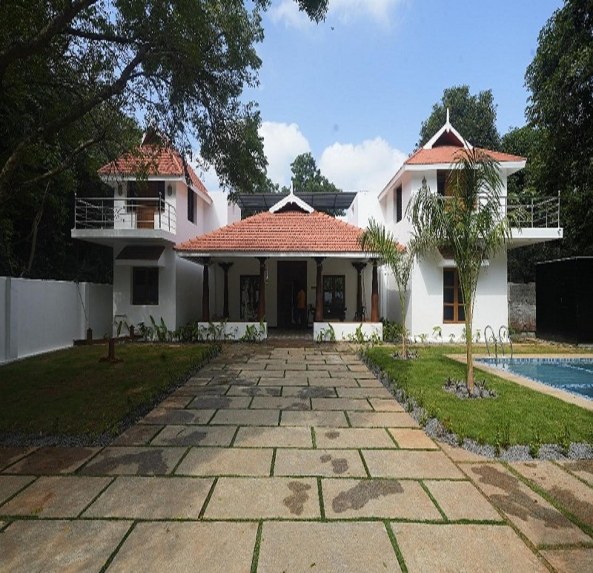 Courtyard Castle Heritage Resort Pondicherry Exterior photo