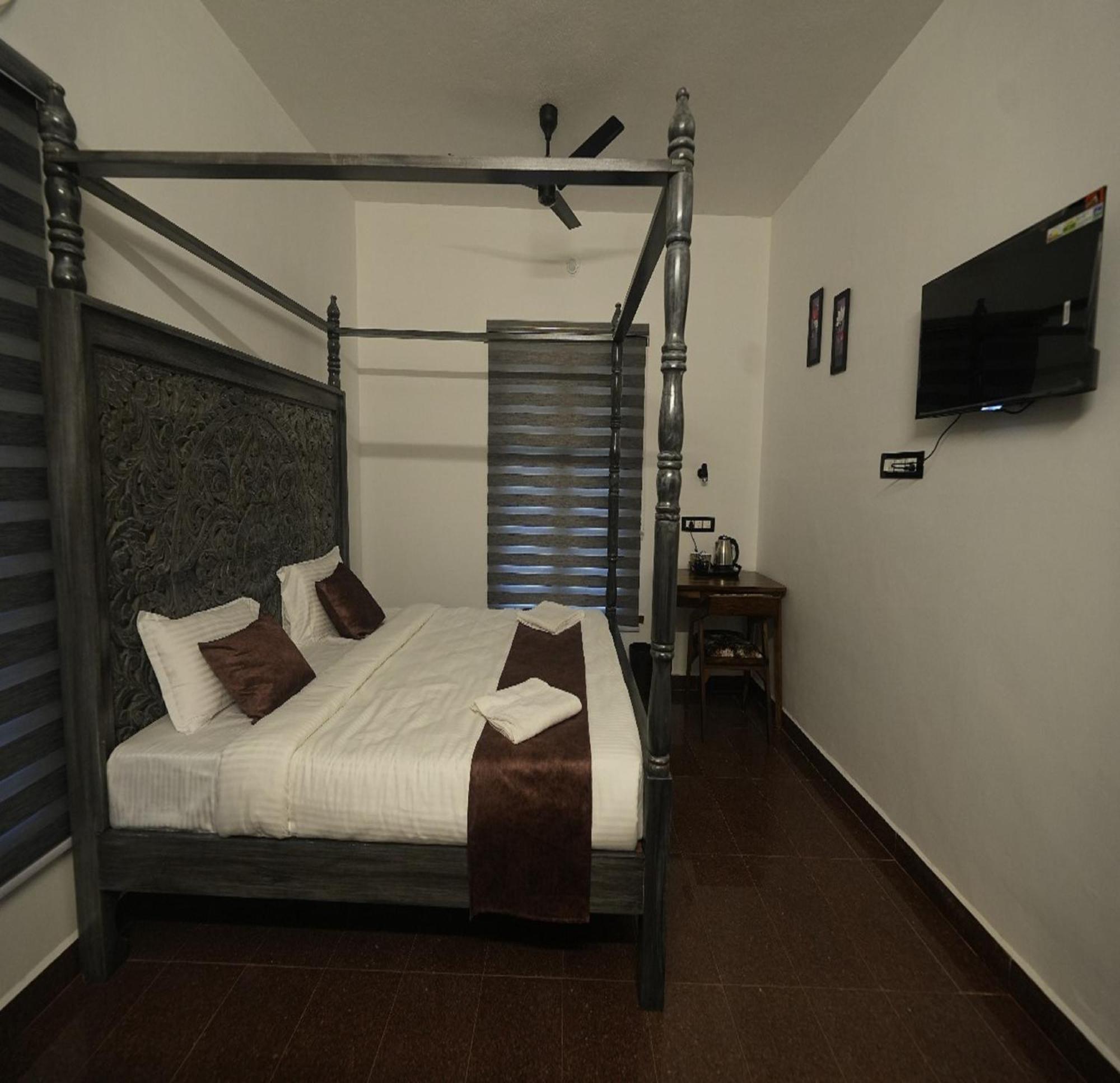 Courtyard Castle Heritage Resort Pondicherry Exterior photo