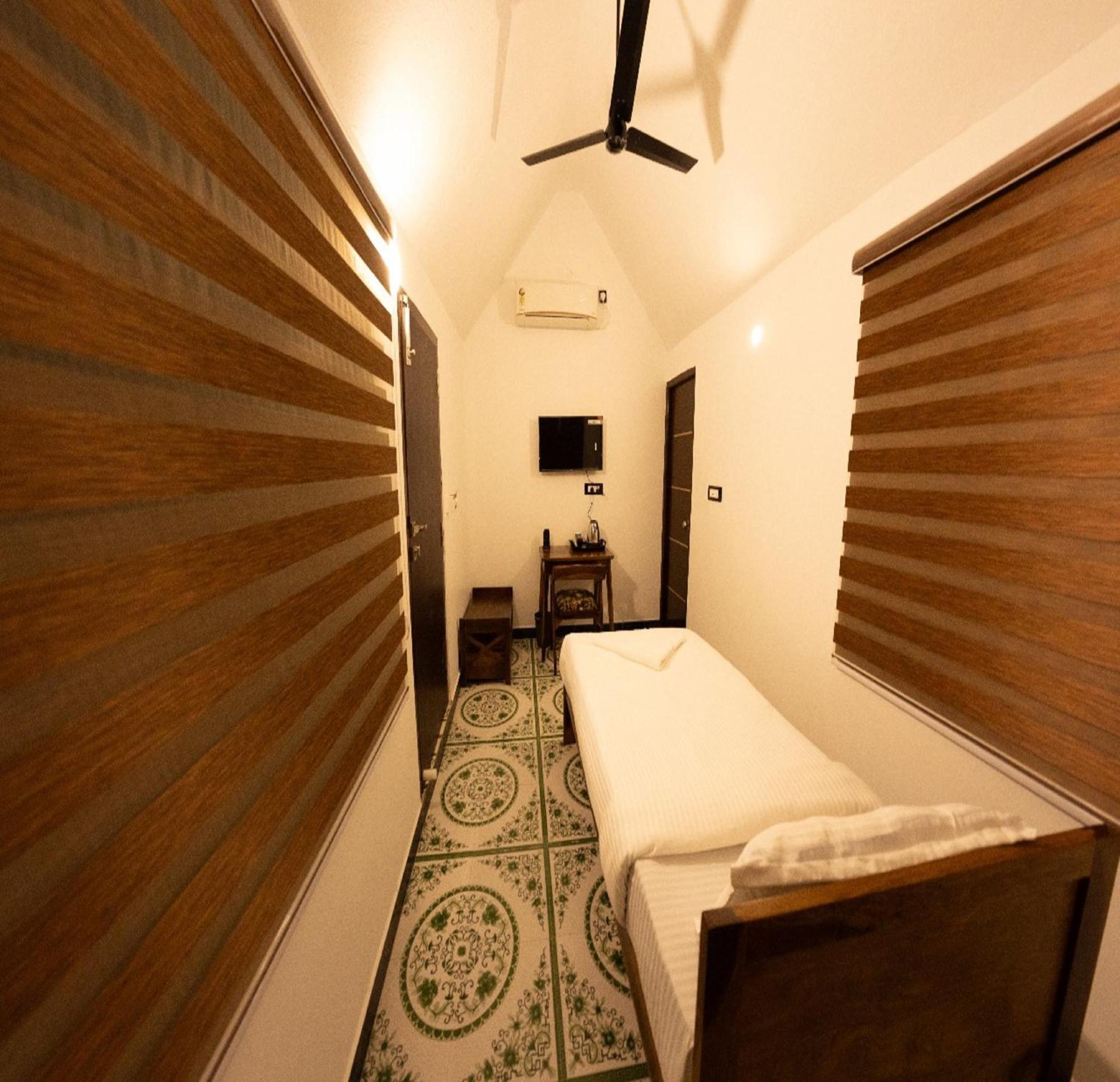 Courtyard Castle Heritage Resort Pondicherry Exterior photo